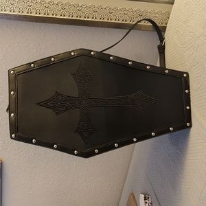 Widow dead weight coffin weekender